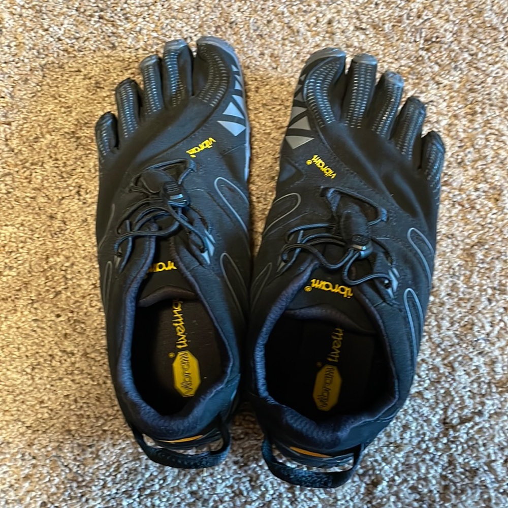 Vibrant Five Fingers shoes